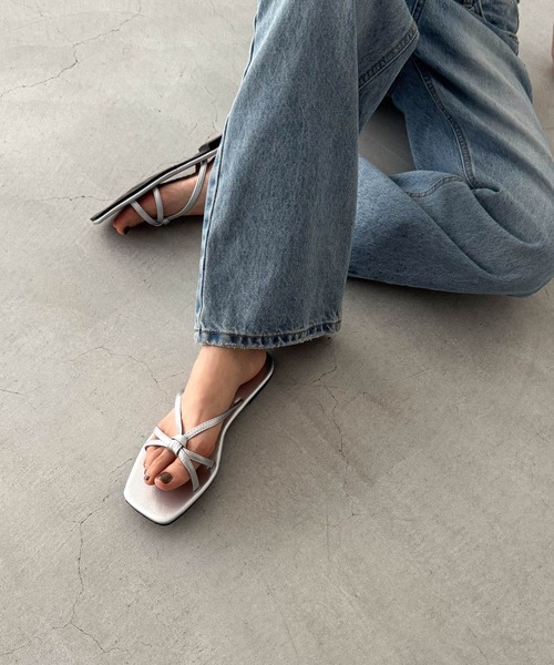 CANAL JEAN（キャナルジーン）の「El mar　ナローストラップペタサンダル（サンダル・レディース・シルバー/ブラウン/ブラック・23.5/24/24.5）」の3枚目の写真