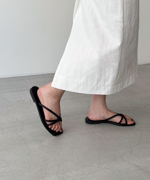 CANAL JEAN（キャナルジーン）の「El mar　ナローストラップペタサンダル（サンダル・レディース・シルバー/ブラウン/ブラック・23.5/24/24.5）」の2枚目の写真