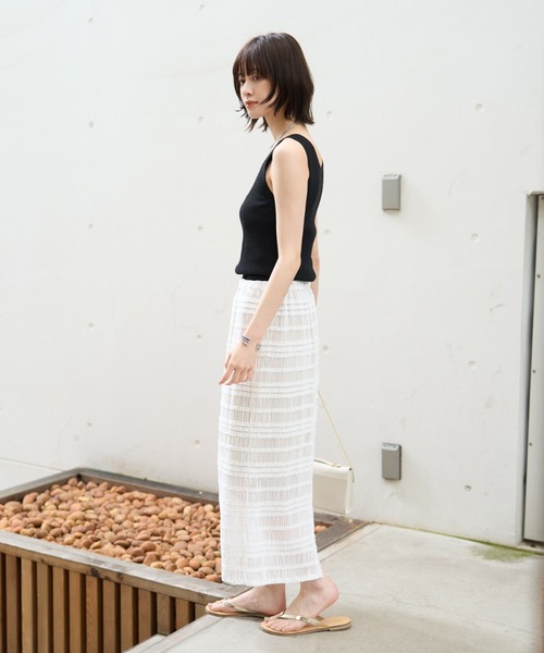 EMMA　ROUGE VIF（エマルージュヴィフ）の「【一部店舗限定】シャーリングタイトスカート（スカート・レディース・オフホワイト/ブラック・36/38）」の13枚目の写真