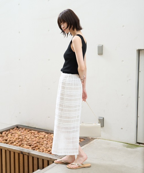 EMMA　ROUGE VIF（エマルージュヴィフ）の「【一部店舗限定】シャーリングタイトスカート（スカート・レディース・オフホワイト/ブラック・36/38）」の14枚目の写真