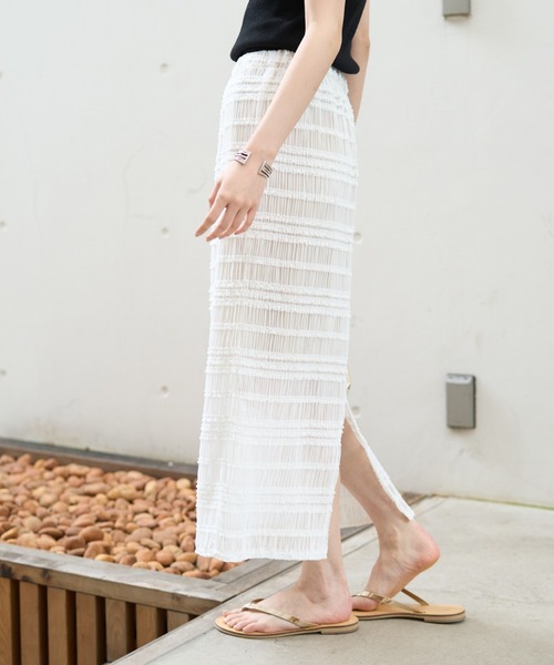 EMMA　ROUGE VIF（エマルージュヴィフ）の「【一部店舗限定】シャーリングタイトスカート（スカート・レディース・オフホワイト/ブラック・36/38）」の6枚目の写真