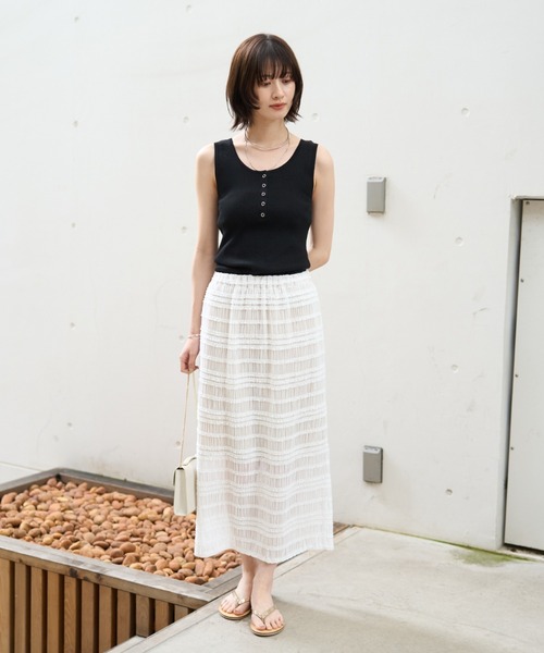 EMMA　ROUGE VIF（エマルージュヴィフ）の「【一部店舗限定】シャーリングタイトスカート（スカート・レディース・オフホワイト/ブラック・36/38）」の8枚目の写真