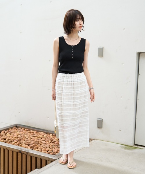 EMMA　ROUGE VIF（エマルージュヴィフ）の「【一部店舗限定】シャーリングタイトスカート（スカート・レディース・オフホワイト/ブラック・36/38）」の9枚目の写真