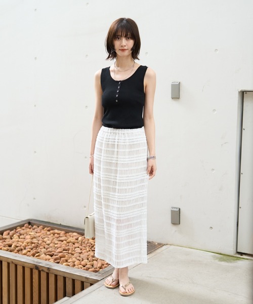 EMMA　ROUGE VIF（エマルージュヴィフ）の「【一部店舗限定】シャーリングタイトスカート（スカート・レディース・オフホワイト/ブラック・36/38）」の10枚目の写真