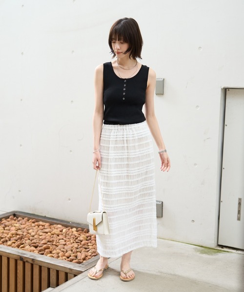 EMMA　ROUGE VIF（エマルージュヴィフ）の「【一部店舗限定】シャーリングタイトスカート（スカート・レディース・オフホワイト/ブラック・36/38）」の11枚目の写真