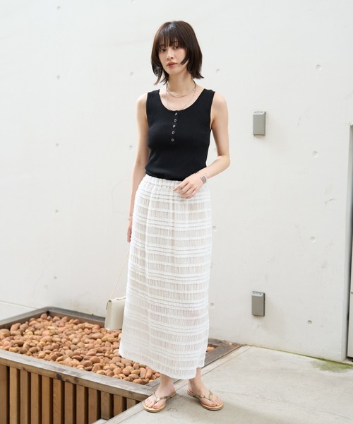 EMMA　ROUGE VIF（エマルージュヴィフ）の「【一部店舗限定】シャーリングタイトスカート（スカート・レディース・オフホワイト/ブラック・36/38）」の12枚目の写真