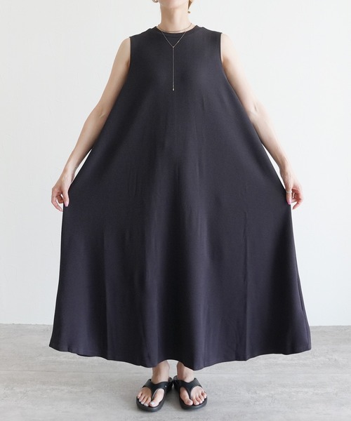 reca（レカ）の「エンボス風Ａラインワンピース（ワンピース・レディース・ブラック/チャコール・M-L）」の8枚目の写真