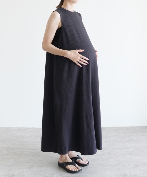 reca（レカ）の「エンボス風Ａラインワンピース（ワンピース・レディース・ブラック/チャコール・M-L）」の9枚目の写真