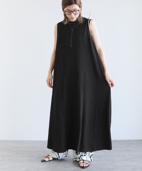 reca（レカ）の「エンボス風Ａラインワンピース（ワンピース・レディース・ブラック/チャコール・M-L）」の4枚目の写真