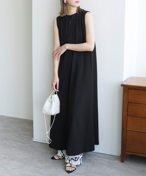 reca（レカ）の「エンボス風Ａラインワンピース（ワンピース・レディース・ブラック/チャコール・M-L）」の5枚目の写真