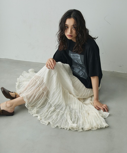 Lunea（ルネア）の「しわプリーツフリルティアードスカート（スカート・レディース・ベージュ/ブラック/ホワイト/グレー・FREE）」の2枚目の写真