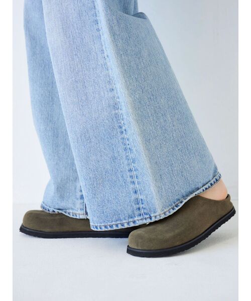 Ungrid（アングリッド）の「フェイクスウェードラウンドトゥスリッポン（スリッポン・レディース・カーキ/ブラック・L/M/S）」の3枚目の写真