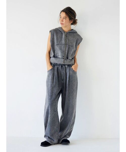 Ungrid（アングリッド）の「フェイクスウェードラウンドトゥスリッポン（スリッポン・レディース・カーキ/ブラック・L/M/S）」の4枚目の写真