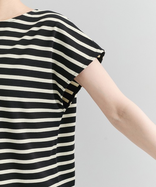 le cercle ADAM ET ROPE'(ルセルクルアダムエロペ)の「2WAYフレンチスリーブボーダーTee(Tシャツ/カットソー・レディース・ホワイト系/ブラック系・FREE)」の15枚目の写真