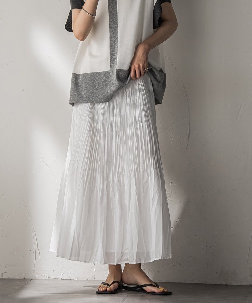 MAYSON GREY(メイソングレイ)の「シアーランダムプリーツスカート≪洗濯機で洗える≫(スカート・レディース・ブラック/ホワイト/レッド・M)」の7枚目の写真