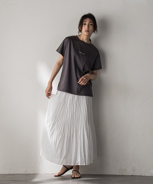 MAYSON GREY(メイソングレイ)の「シアーランダムプリーツスカート≪洗濯機で洗える≫(スカート・レディース・ブラック/ホワイト/レッド・M)」の17枚目の写真