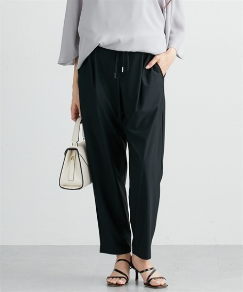 nissen（ニッセン）の「【ひんやり接触冷感】ストレッチ素材ジョガーパンツ（その他パンツ・レディース・グレイッシュベージュ/ブラック/グリーン・S/M/L/LL）」の2枚目の写真