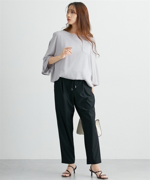 nissen（ニッセン）の「【ひんやり接触冷感】ストレッチ素材ジョガーパンツ（その他パンツ・レディース・グレイッシュベージュ/ブラック/グリーン・S/M/L/LL）」の5枚目の写真