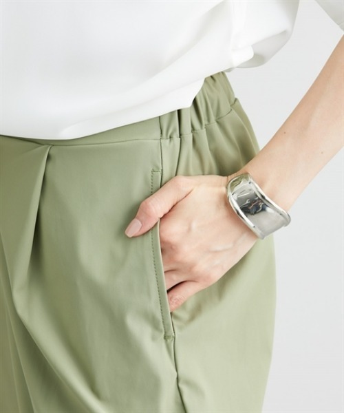 nissen（ニッセン）の「【ひんやり接触冷感】ストレッチ素材ジョガーパンツ（その他パンツ・レディース・グレイッシュベージュ/ブラック/グリーン・S/M/L/LL）」の11枚目の写真