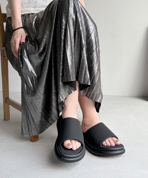 LUGG NAGG（ラグナグ）の「【Design Note】【厚底】プラットフォームボリュームパフィーサンダル（サンダル・レディース・ホワイト/ブラック・L/LL/M/S）」の8枚目の写真