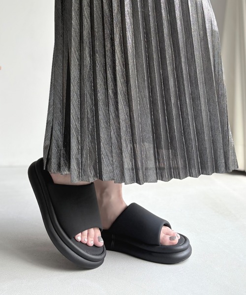 LUGG NAGG（ラグナグ）の「【Design Note】【厚底】プラットフォームボリュームパフィーサンダル（サンダル・レディース・ホワイト/ブラック・L/LL/M/S）」の9枚目の写真