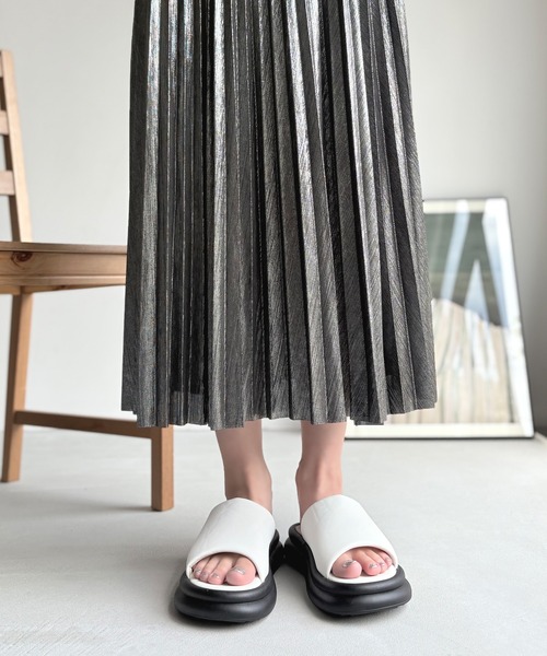 LUGG NAGG（ラグナグ）の「【Design Note】【厚底】プラットフォームボリュームパフィーサンダル（サンダル・レディース・ホワイト/ブラック・L/LL/M/S）」の5枚目の写真