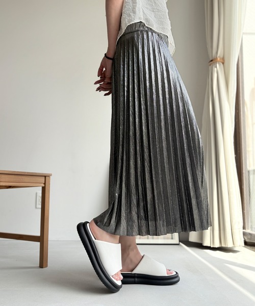 LUGG NAGG（ラグナグ）の「【Design Note】【厚底】プラットフォームボリュームパフィーサンダル（サンダル・レディース・ホワイト/ブラック・L/LL/M/S）」の7枚目の写真