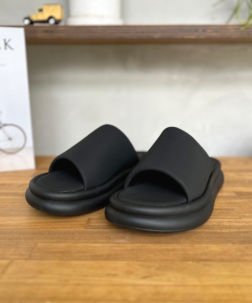 LUGG NAGG（ラグナグ）の「【Design Note】【厚底】プラットフォームボリュームパフィーサンダル（サンダル・レディース・ホワイト/ブラック・L/LL/M/S）」の17枚目の写真