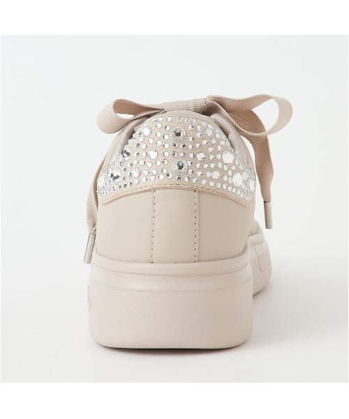 +diana（プラスダイアナ）の「新色追加！【軽量】ラインストーン付きリボンスニーカー（スニーカー・レディース・ブラック/ベージュ/ホワイト/ピンク・22.0cm/22.5cm/23.0cm/23.5cm/24.0cm/24.5cm/25.0cm/25.5cm/26.0cm/21.5cm）」の19枚目の写真