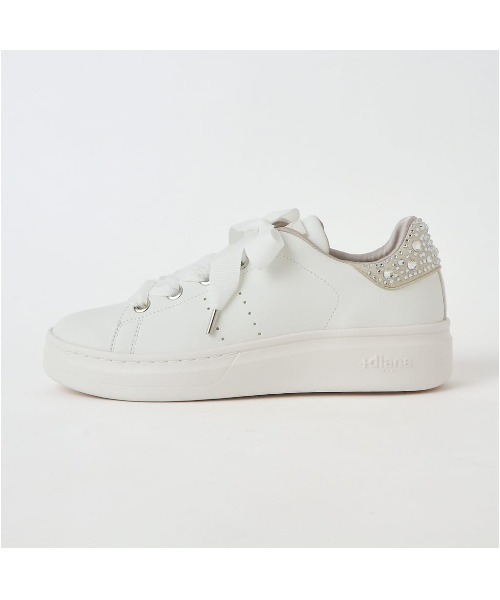 +diana（プラスダイアナ）の「新色追加！【軽量】ラインストーン付きリボンスニーカー（スニーカー・レディース・ブラック/ベージュ/ホワイト/ピンク・22.0cm/22.5cm/23.0cm/23.5cm/24.0cm/24.5cm/25.0cm/25.5cm/26.0cm/21.5cm）」の6枚目の写真