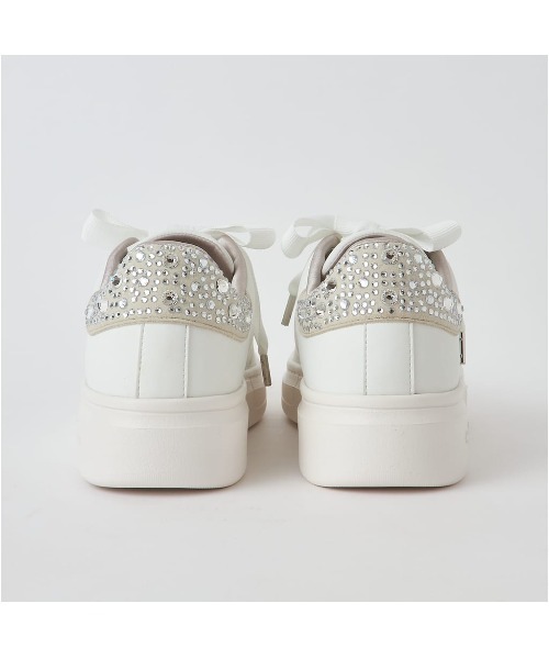 +diana（プラスダイアナ）の「新色追加！【軽量】ラインストーン付きリボンスニーカー（スニーカー・レディース・ブラック/ベージュ/ホワイト/ピンク・22.0cm/22.5cm/23.0cm/23.5cm/24.0cm/24.5cm/25.0cm/25.5cm/26.0cm/21.5cm）」の8枚目の写真