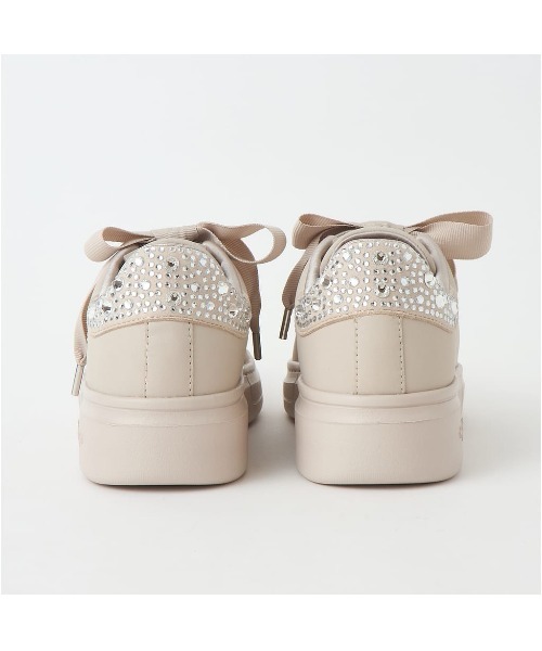 +diana（プラスダイアナ）の「新色追加！【軽量】ラインストーン付きリボンスニーカー（スニーカー・レディース・ブラック/ベージュ/ホワイト/ピンク・22.0cm/22.5cm/23.0cm/23.5cm/24.0cm/24.5cm/25.0cm/25.5cm/26.0cm/21.5cm）」の17枚目の写真