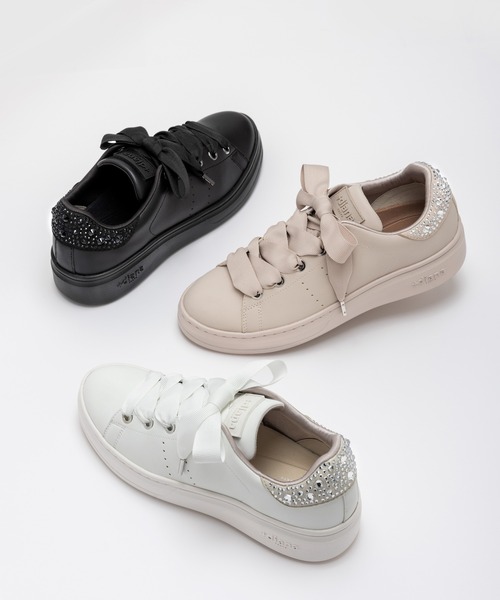 +diana（プラスダイアナ）の「新色追加！【軽量】ラインストーン付きリボンスニーカー（スニーカー・レディース・ブラック/ベージュ/ホワイト/ピンク・22.0cm/22.5cm/23.0cm/23.5cm/24.0cm/24.5cm/25.0cm/25.5cm/26.0cm/21.5cm）」の5枚目の写真