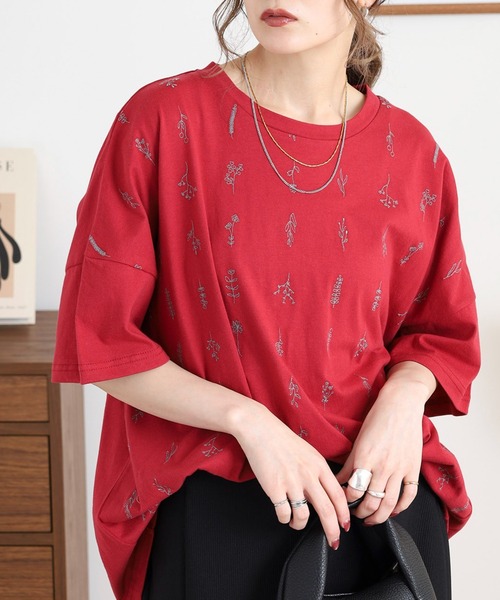 Emago（イマゴ）の「EMAGO お花全面刺繍Ｔ（Tシャツ/カットソー・レディース・ネイビー/レッド/ブラック・FREE）」の3枚目の写真