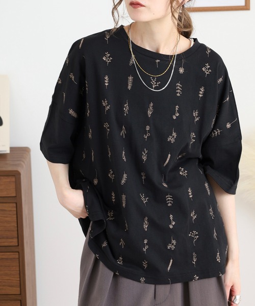 Emago（イマゴ）の「EMAGO お花全面刺繍Ｔ（Tシャツ/カットソー・レディース・ネイビー/レッド/ブラック・FREE）」の5枚目の写真