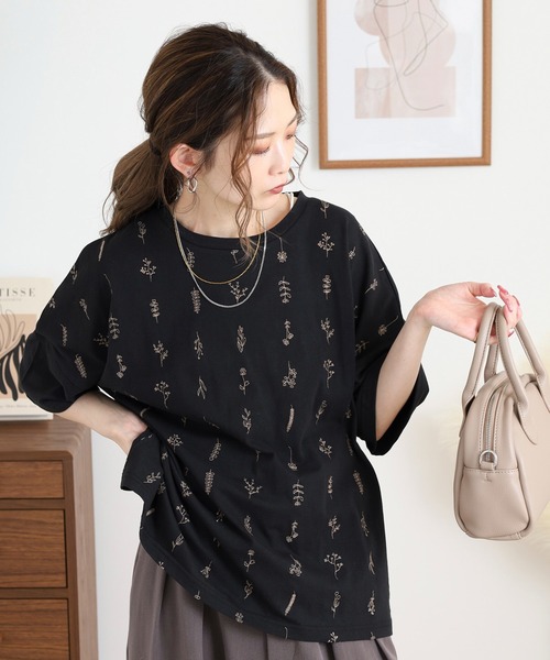 Emago（イマゴ）の「EMAGO お花全面刺繍Ｔ（Tシャツ/カットソー・レディース・ネイビー/レッド/ブラック・FREE）」の4枚目の写真