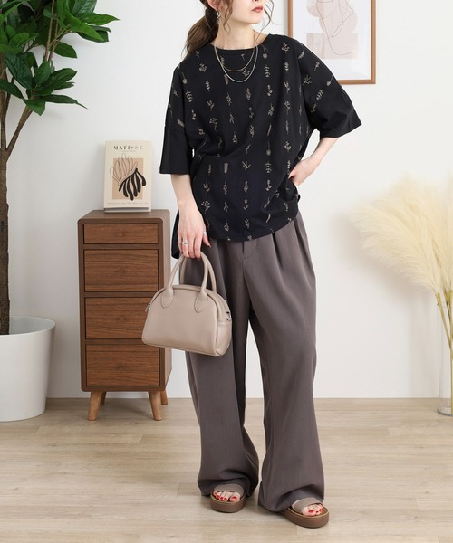 Emago（イマゴ）の「EMAGO お花全面刺繍Ｔ（Tシャツ/カットソー・レディース・ネイビー/レッド/ブラック・FREE）」の7枚目の写真