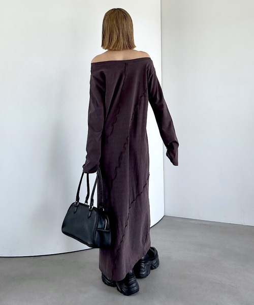 PAGEBOY(ページボーイ)の「サンドヴィンテージキリカエロングスリーブワンピース(長袖) 【ボートネック・ワンショルダー対応】(ワンピース・レディース・ブラウン/ブラック/グレー・SMALL/LARGE/MEDIUM)」の19枚目の写真