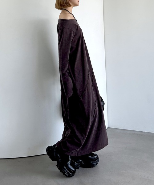 PAGEBOY(ページボーイ)の「サンドヴィンテージキリカエロングスリーブワンピース(長袖) 【ボートネック・ワンショルダー対応】(ワンピース・レディース・ブラウン/ブラック/グレー・SMALL/LARGE/MEDIUM)」の18枚目の写真