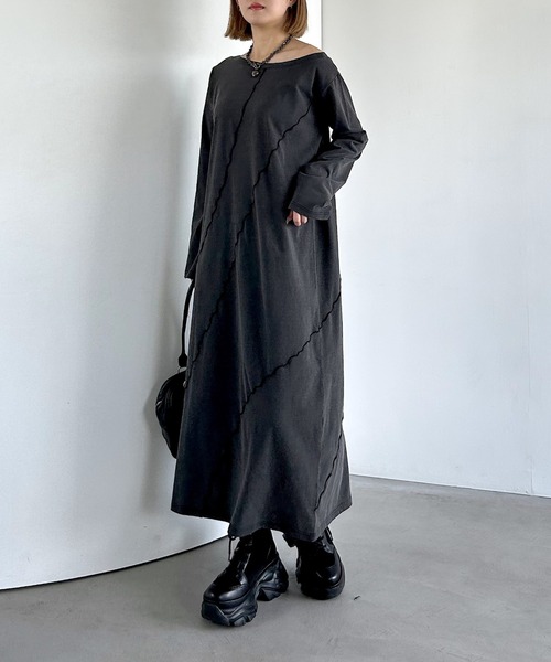 PAGEBOY(ページボーイ)の「サンドヴィンテージキリカエロングスリーブワンピース(長袖) 【ボートネック・ワンショルダー対応】(ワンピース・レディース・ブラウン/ブラック/グレー・SMALL/LARGE/MEDIUM)」の4枚目の写真