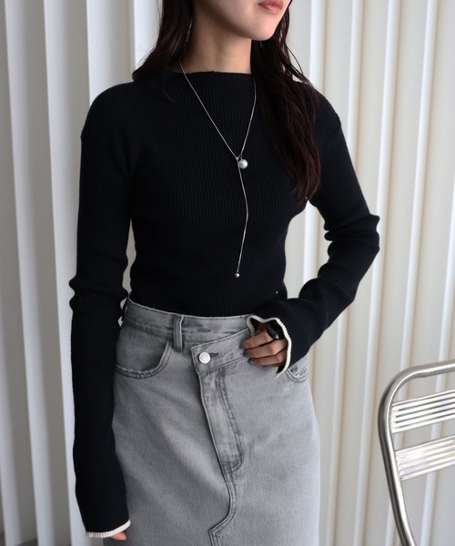 YENNA（イェンナ）の「袖配色スリットリブハイネックニット（ニット/セーター・レディース・ホワイト×ブラック/グレイッシュベージュ/アイボリー/ブラック/ブラウン・FREE）」の22枚目の写真