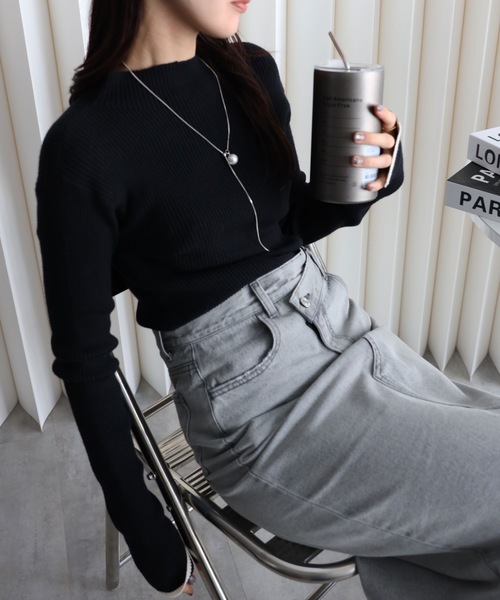 YENNA（イェンナ）の「袖配色スリットリブハイネックニット（ニット/セーター・レディース・ホワイト×ブラック/グレイッシュベージュ/アイボリー/ブラック/ブラウン・FREE）」の20枚目の写真