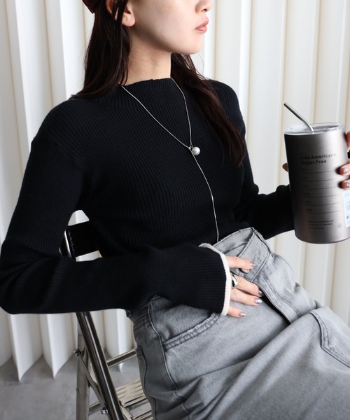 YENNA（イェンナ）の「袖配色スリットリブハイネックニット（ニット/セーター・レディース・ホワイト×ブラック/グレイッシュベージュ/アイボリー/ブラック/ブラウン・FREE）」の21枚目の写真