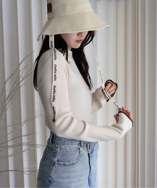 YENNA（イェンナ）の「袖配色スリットリブハイネックニット（ニット/セーター・レディース・ホワイト×ブラック/グレイッシュベージュ/アイボリー/ブラック/ブラウン・FREE）」の6枚目の写真
