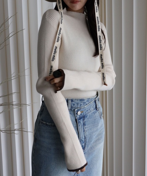 YENNA（イェンナ）の「袖配色スリットリブハイネックニット（ニット/セーター・レディース・ホワイト×ブラック/グレイッシュベージュ/アイボリー/ブラック/ブラウン・FREE）」の10枚目の写真