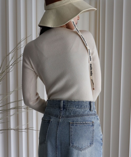 YENNA（イェンナ）の「袖配色スリットリブハイネックニット（ニット/セーター・レディース・ホワイト×ブラック/グレイッシュベージュ/アイボリー/ブラック/ブラウン・FREE）」の14枚目の写真