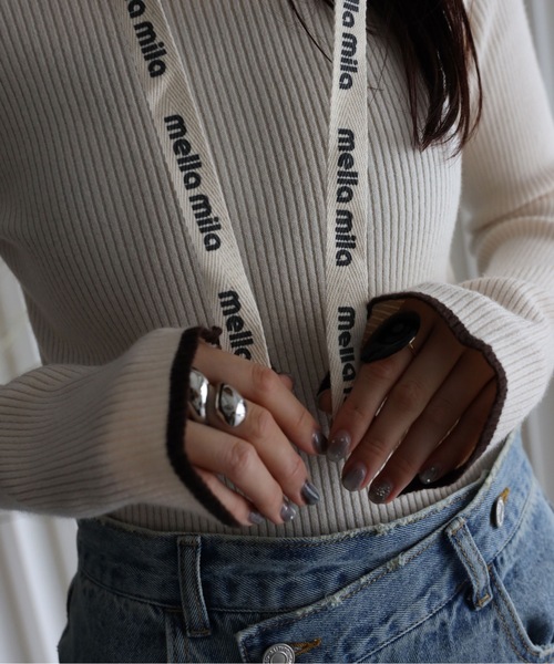 YENNA（イェンナ）の「袖配色スリットリブハイネックニット（ニット/セーター・レディース・ホワイト×ブラック/グレイッシュベージュ/アイボリー/ブラック/ブラウン・FREE）」の17枚目の写真