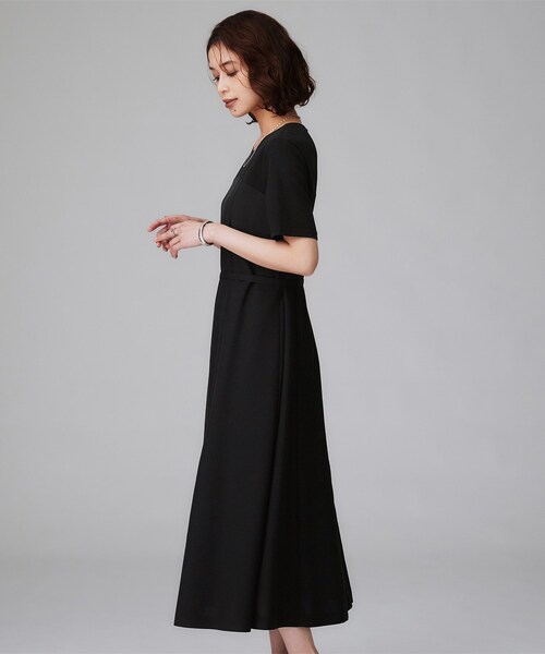 UNTITLED（アンタイトル）の「【きれいめカジュアル/セミフレア】異素材ドッキングワンピース（ワンピース・レディース・ダークブラウン系4/ブラック・50/48/46/44/42/04/03/02/01/00）」の17枚目の写真