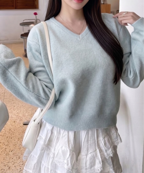 Ada.(エイダ)の「Vネック フラッフィー ニット(ニット/セーター・レディース・チャコール/イエロー/ホワイト/ブラウン/ライトブルー・FREE)」の4枚目の写真