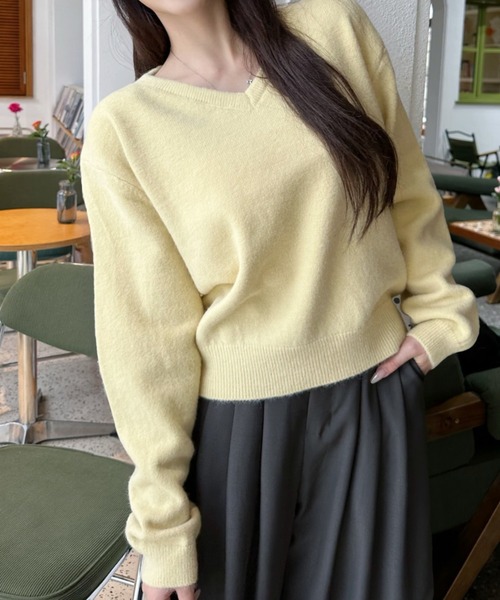 Ada.(エイダ)の「Vネック フラッフィー ニット(ニット/セーター・レディース・チャコール/イエロー/ホワイト/ブラウン/ライトブルー・FREE)」の6枚目の写真